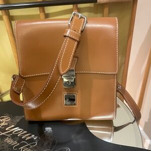 ❤️DOONEY & BOURKE TOINY LEATHER CROSSBODY❤️